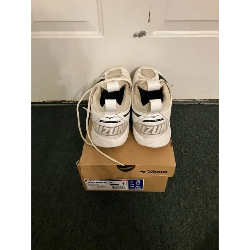 Mizuno Women's Wave Momentum 2 Volleyball Shoes Size 10 White Navy Blue with Box